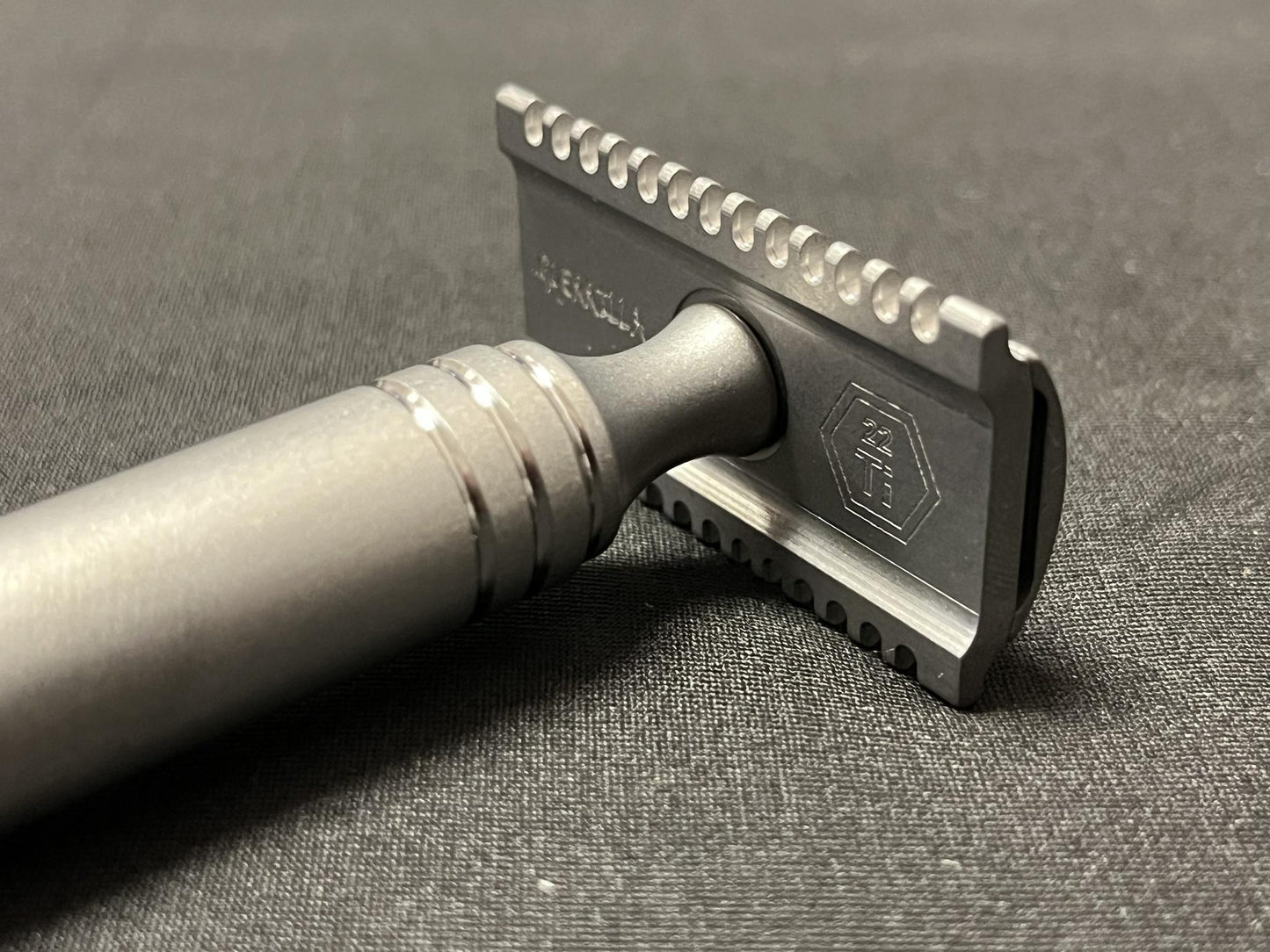 Grade 5 Titanium - Complete Razor - 2 Base Plates